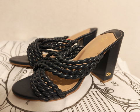 Sandalias Cloe Nuevas Color Azul Marino con Tacón