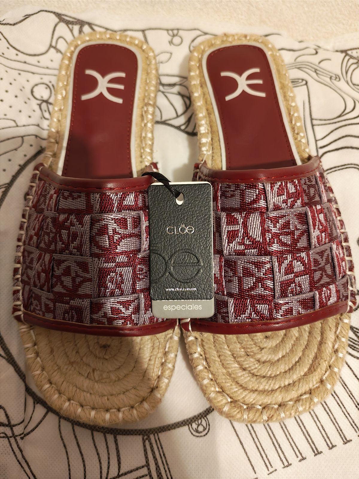 Sandalias de piso Cloe color vino completamente nuevas