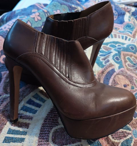 Botines Westies color vino número 24 en perfecto estado