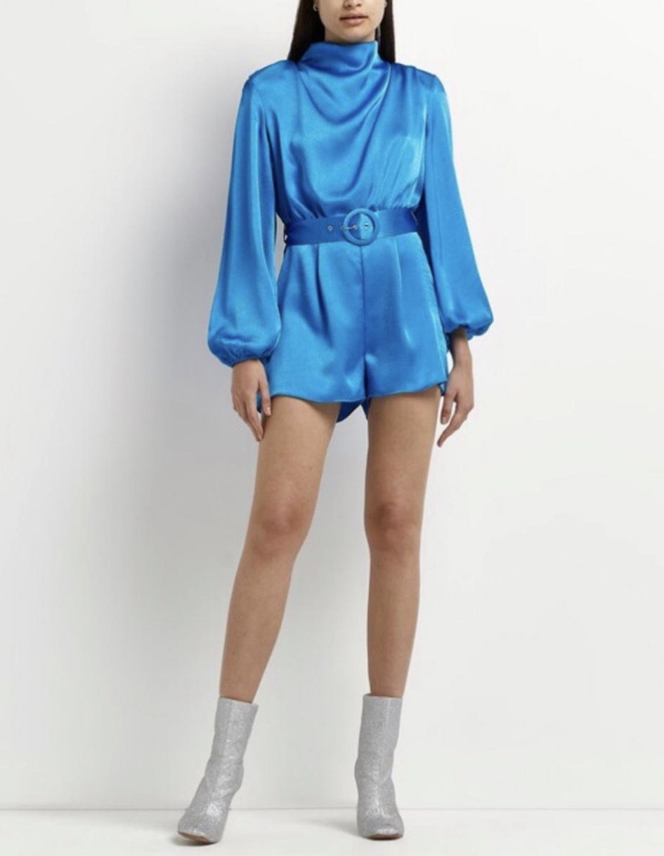 Jumpsuit corto azul satinado con cinturón - Talla M