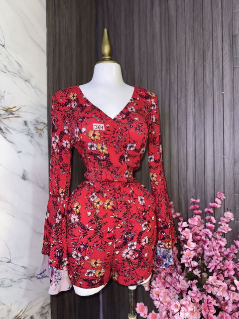 Mono Floral Rojo Xhilaration con Manga Campana - Talla S