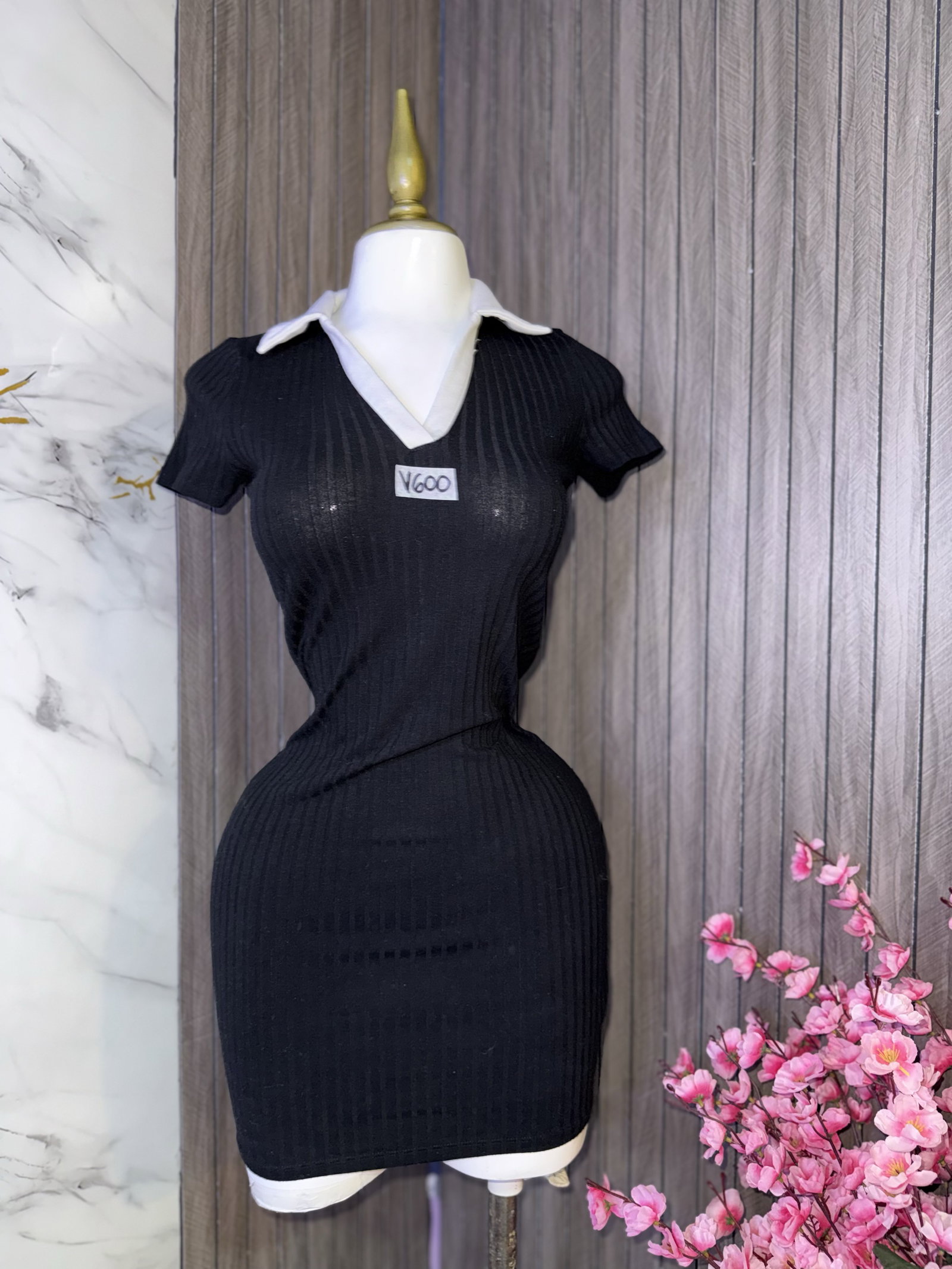 Vestido Acanalado Negro H&M con Cuello Blanco - Talla S