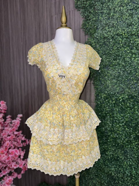Vestido corto de flores American Eagle