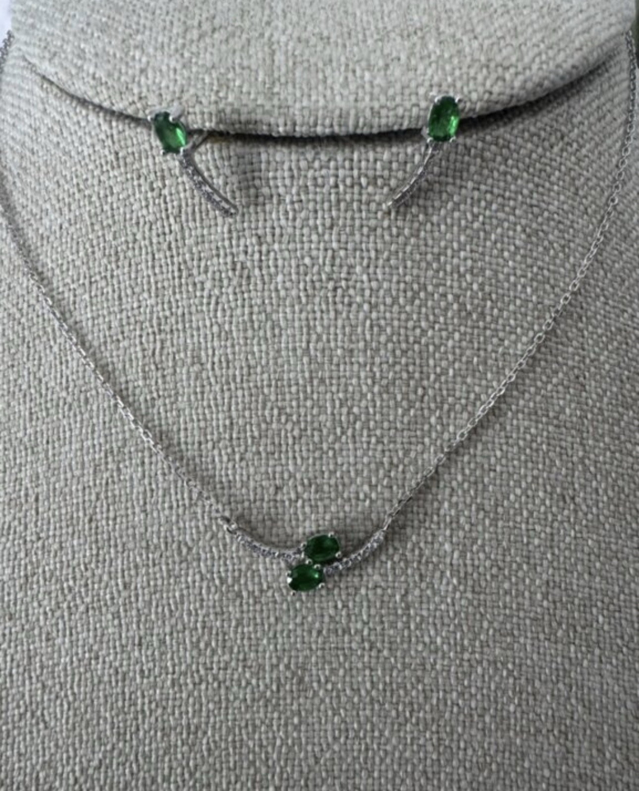 Juego de Collar y Aretes de Plata