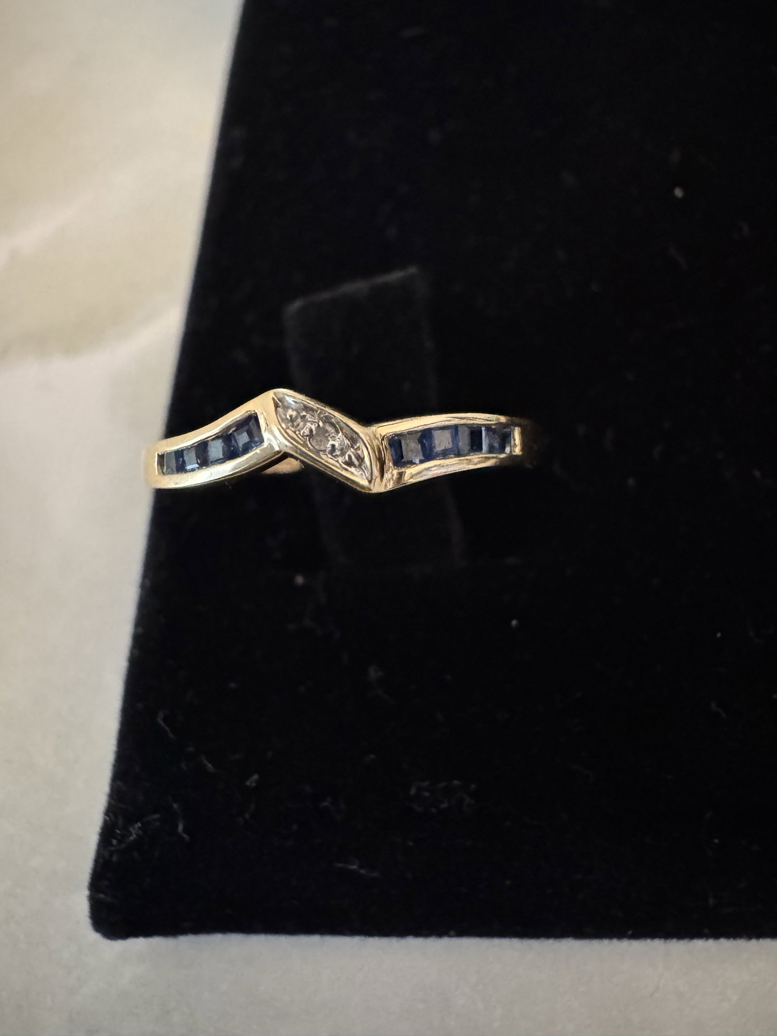 Anillo de Oro de 14k con Zafiros