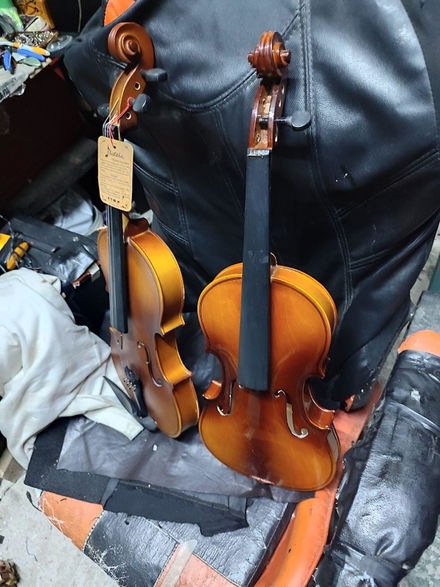 PAR DE VIOLINES DISTELE INCOMPLETOS DE 4/4 NUNCA SE USARON