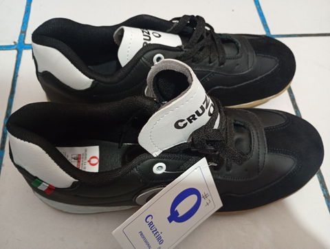 Tenis Cruzeiro De Piel Negro Suela Ámbar Plano #27 MX