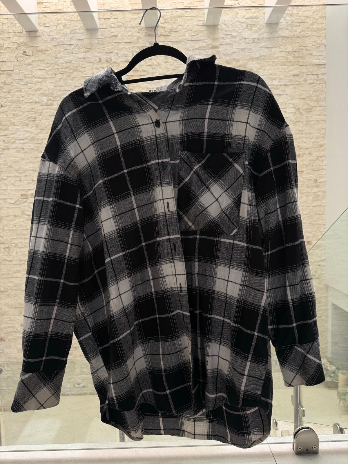 Camisa de cuadros blanca y negra talla XS amplia