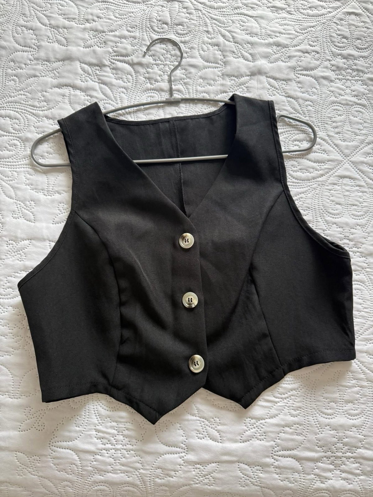 Chaleco negro de talla mediana