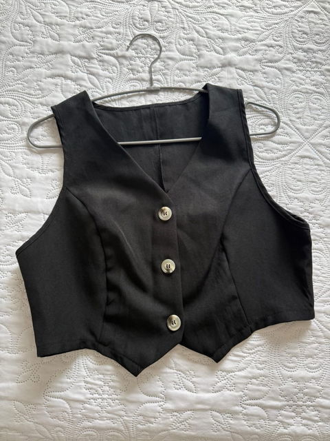 Chaleco negro de talla mediana