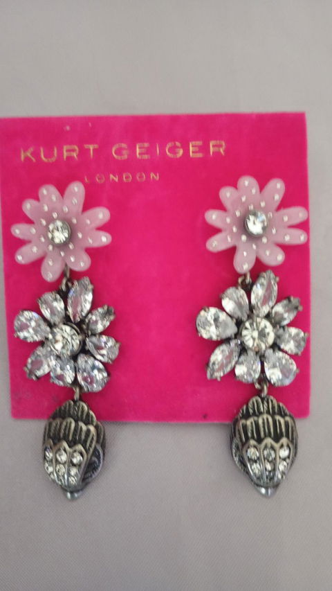 Aretes largos lineales de margaritas con strass brillantes