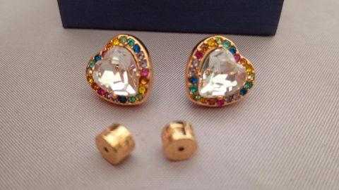 Aretes de corazón con cristales de Kurt Geiger