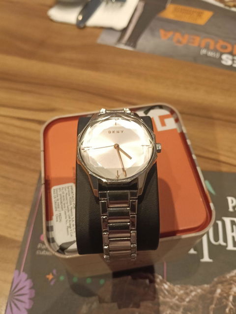Relojes Fossil y DKNY en excelente estado