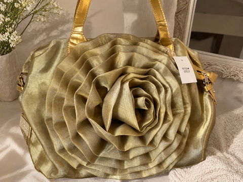 Bolso Valentino Garavani Petale Rose Gold