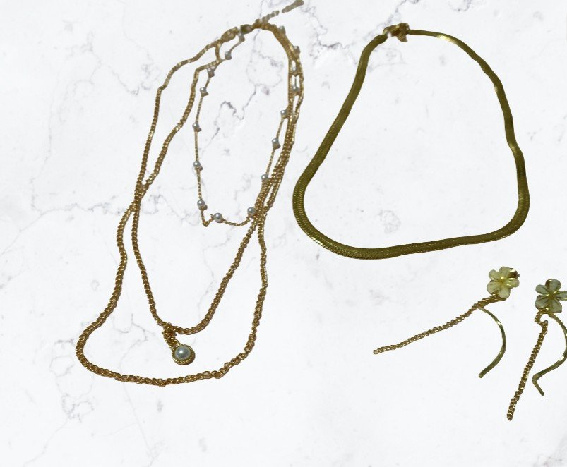 Set de Joyería Nuevo: Collares y Aretes Elegantes