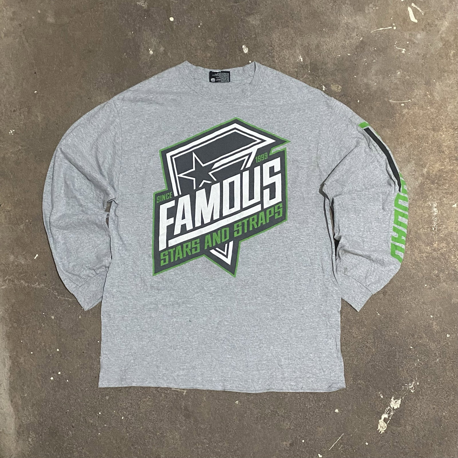 Playera de Manga Larga Famous Stars and Straps talla XL