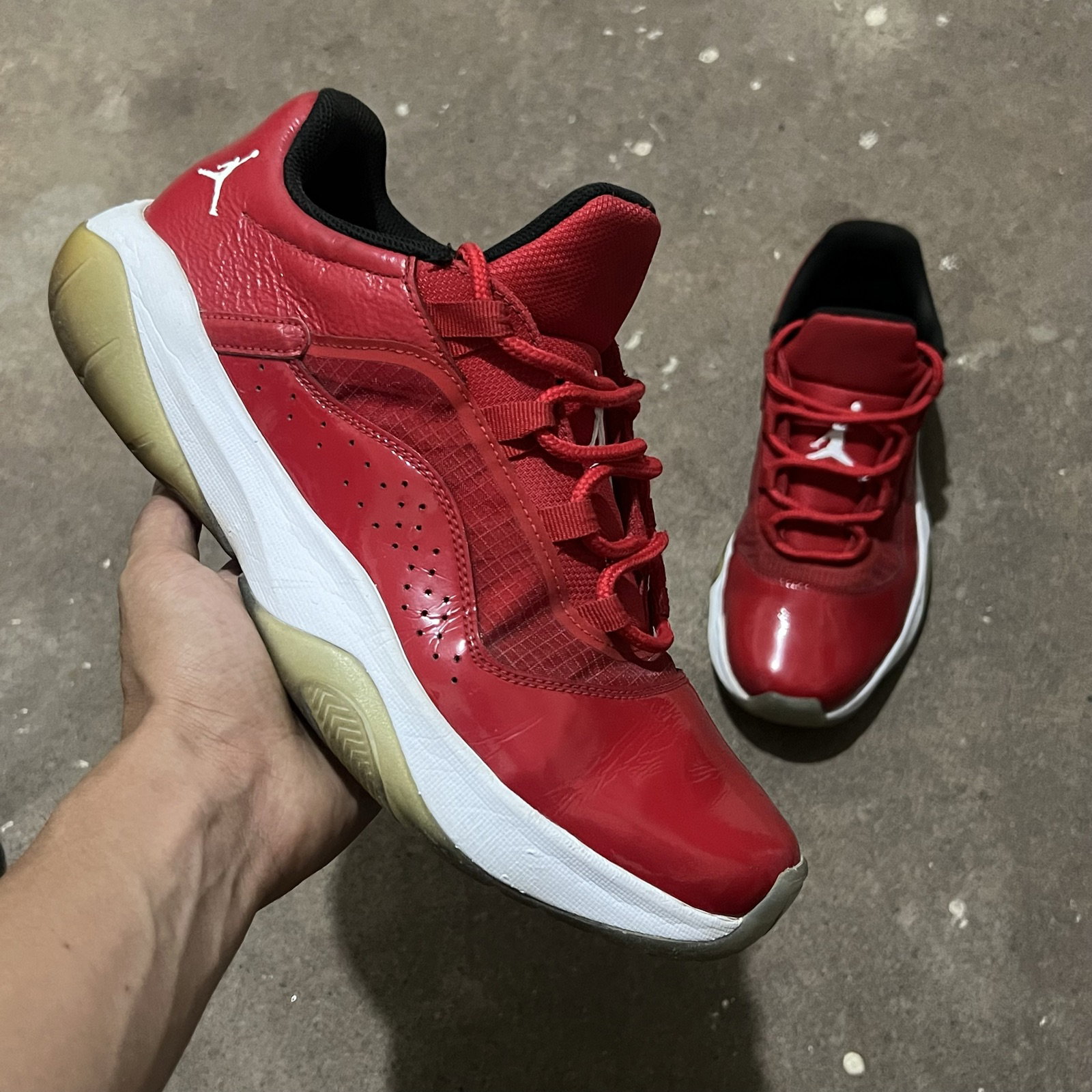 Tenis Air Jordan 11 CMFT Low “University Red” en buenas condiciones