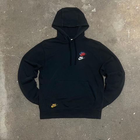 Sudadera Nike con múltiples bordados, talla S
