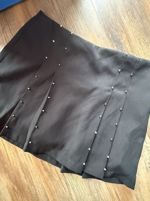 Falda Negra con Detalles de Strass - Nueva