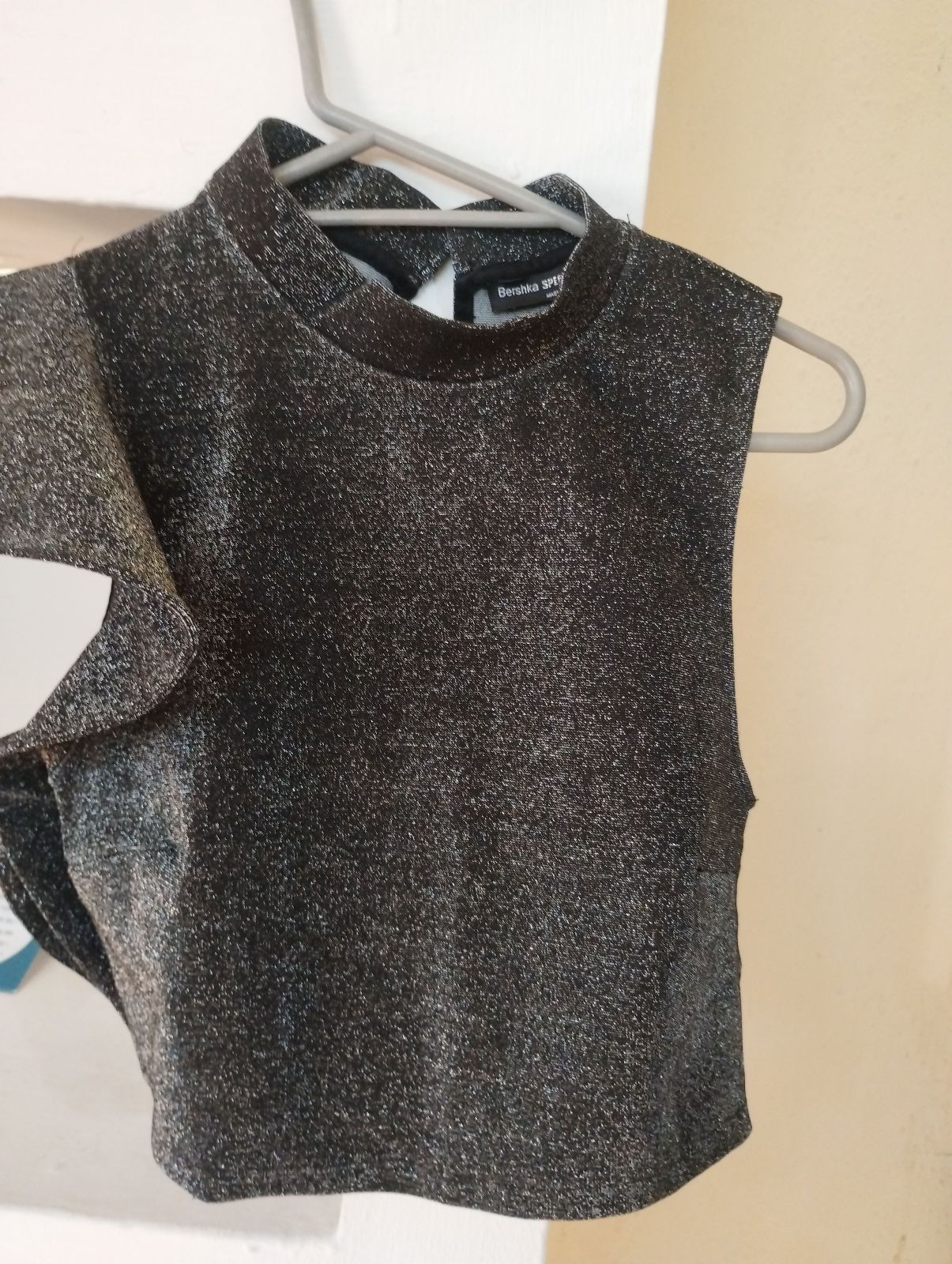 Blusa crop con destellos plateados Bershka
