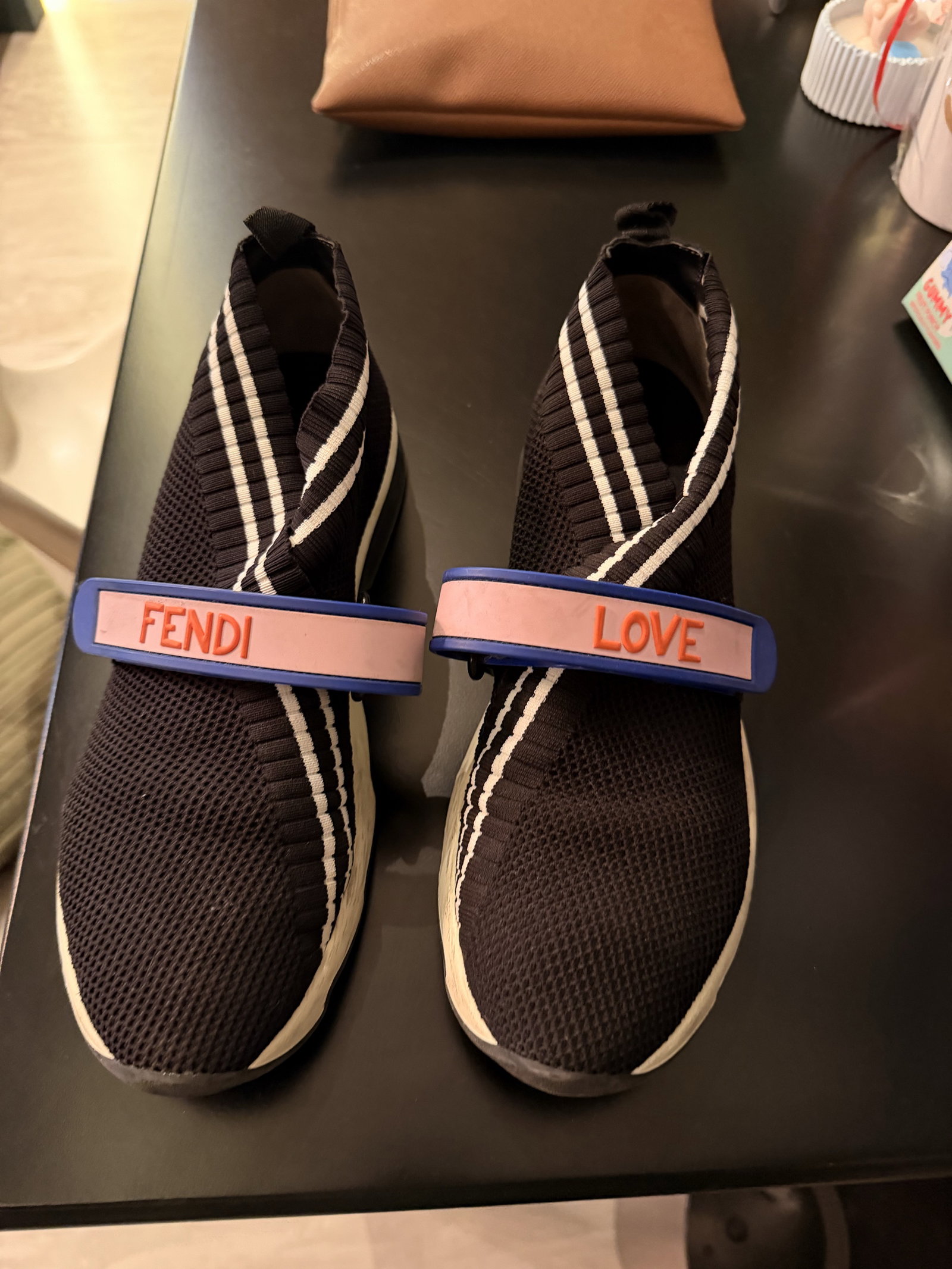 Tenis Fendi como nuevos, talla 40