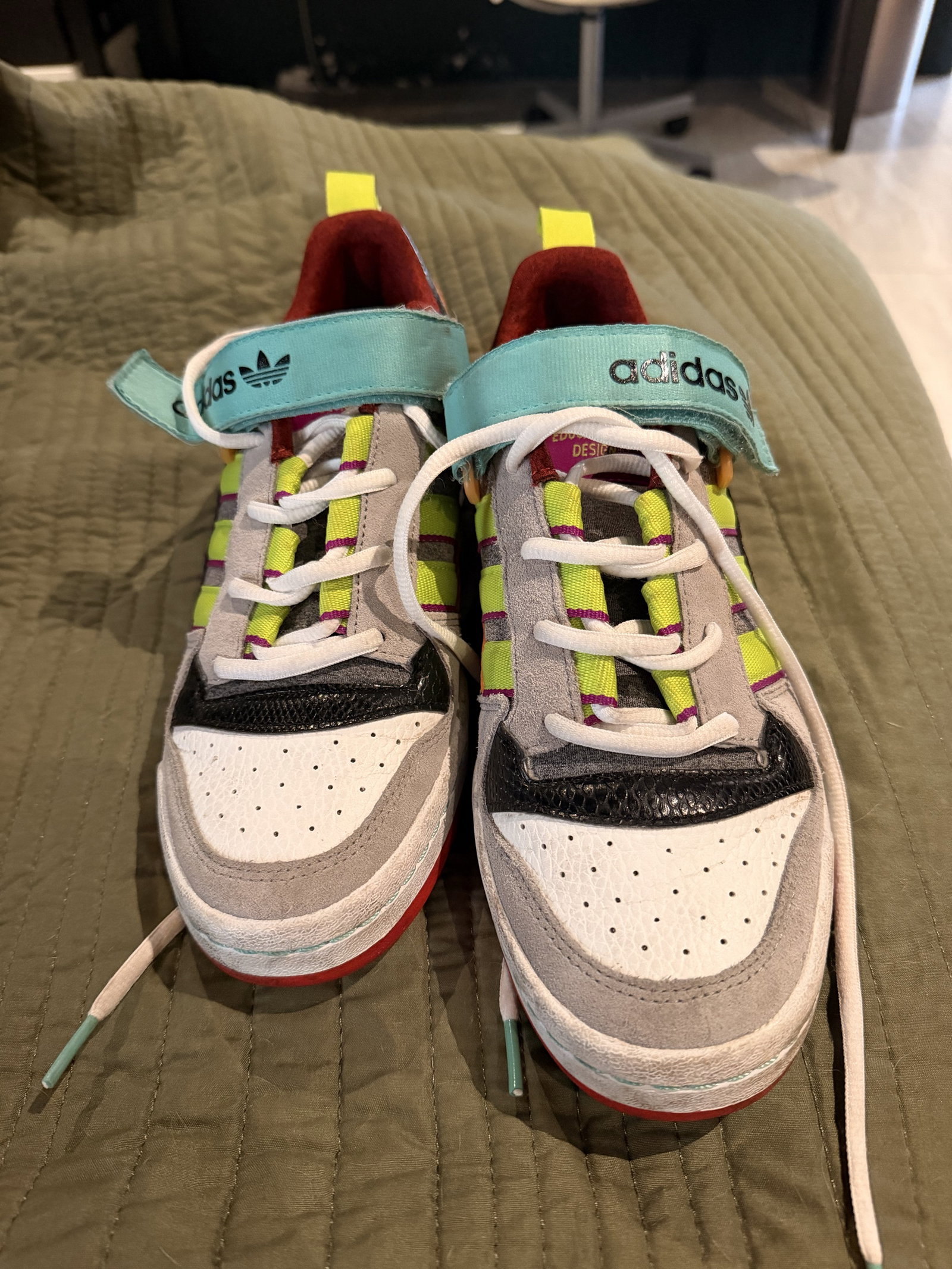 Tenis Adidas Multicolor en Excelente Estado