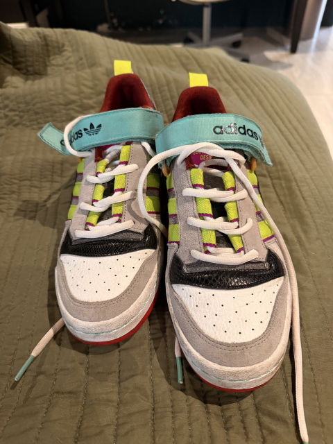 Tenis Adidas Multicolor en Excelente Estado