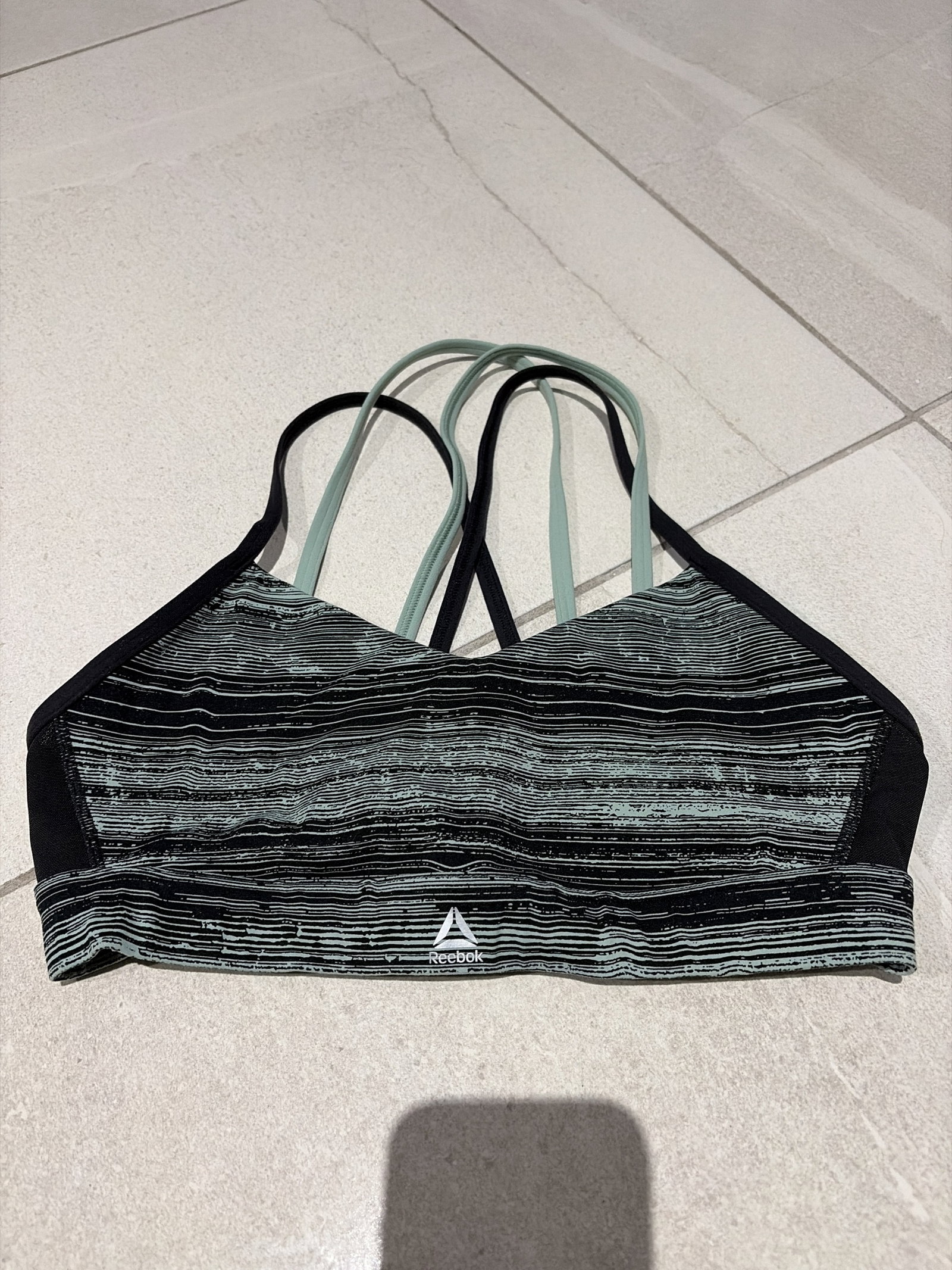 Top Deportivo Reebok en Buen Estado