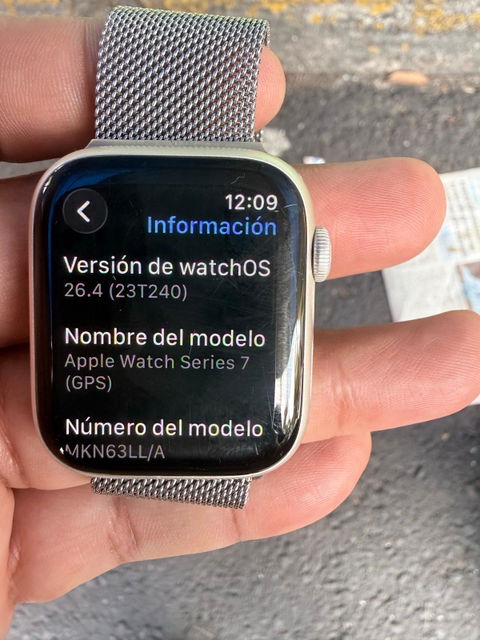 Apple Watch Series 7 45mm GPS con extensible metálico