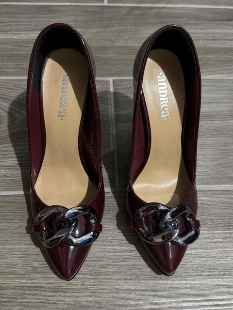 Tacones Andrea color Borgoña #24 en excelente estado