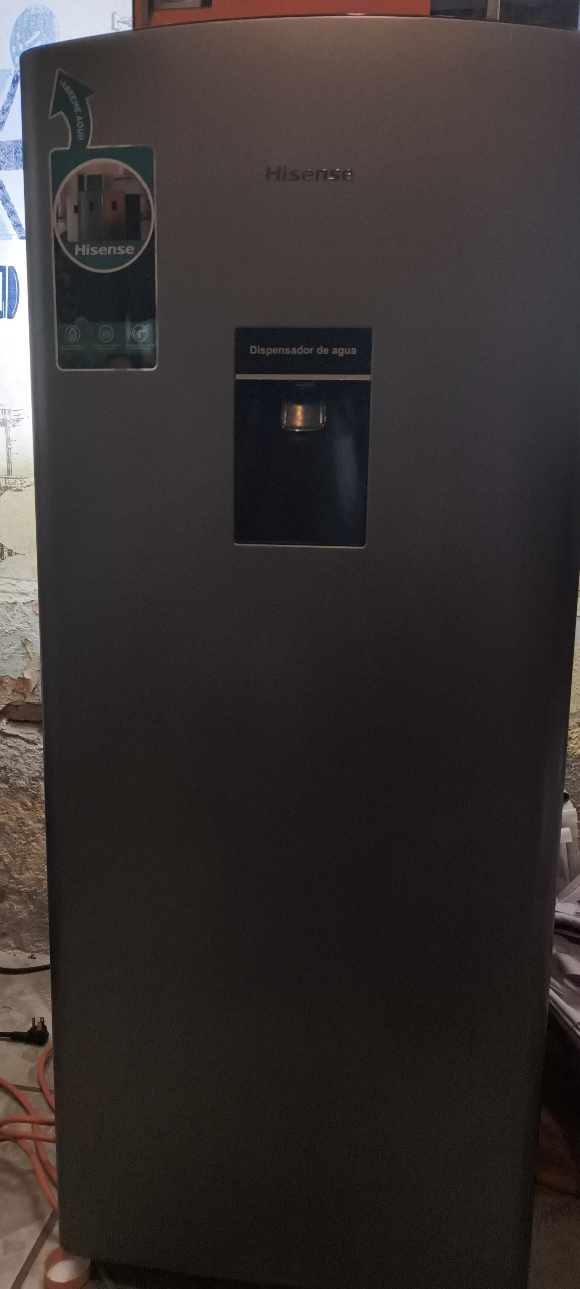 Refrigerador Hisense 7 Pies con Dispensador de Agua - Buen Estado