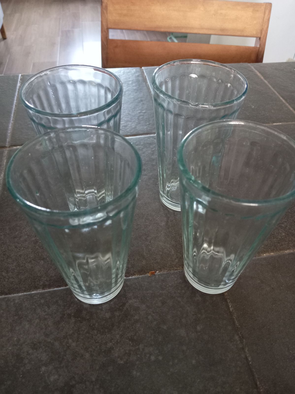 Vasos de vidrio $10= c/u  seminuevos pero limpios  sin marca 