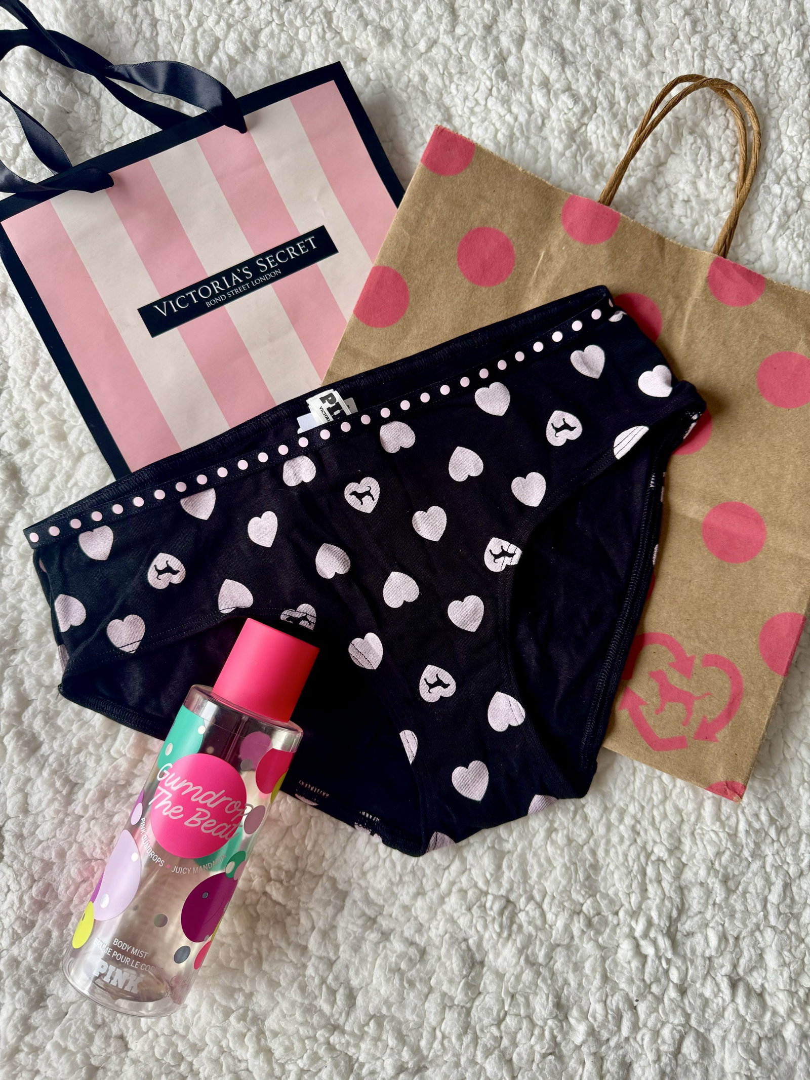 Panty PINK VS negro con corazones