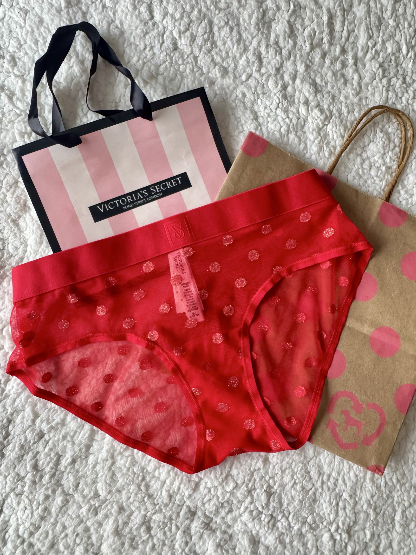 Panty Victoria’s Secret rojo transparencias