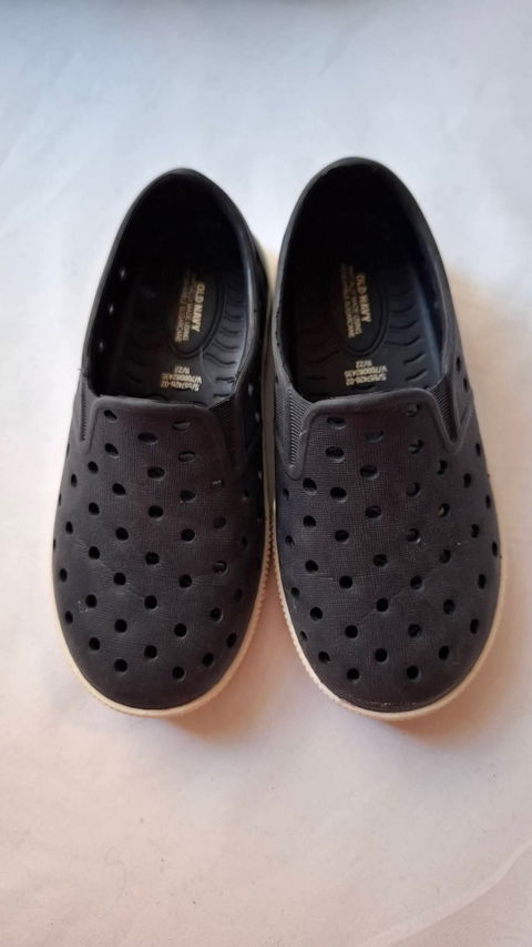 Crocs Old Navy Talla 7 Niño - Buen Estado
