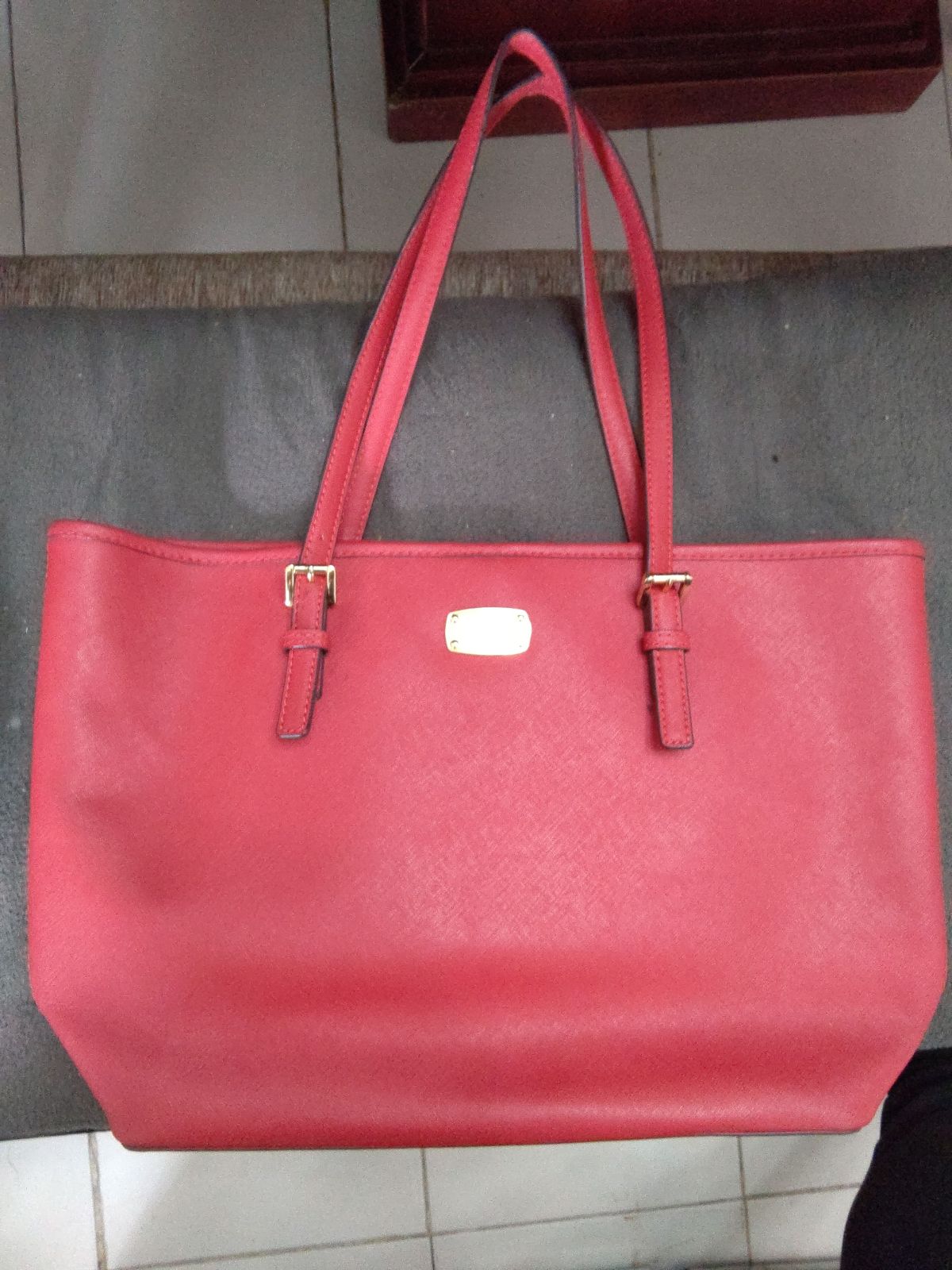 Bolso Michael Kors rojo en buen estado