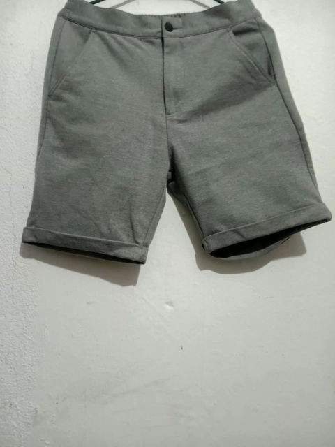 Short gris en excelente estado, solo usado una vez
