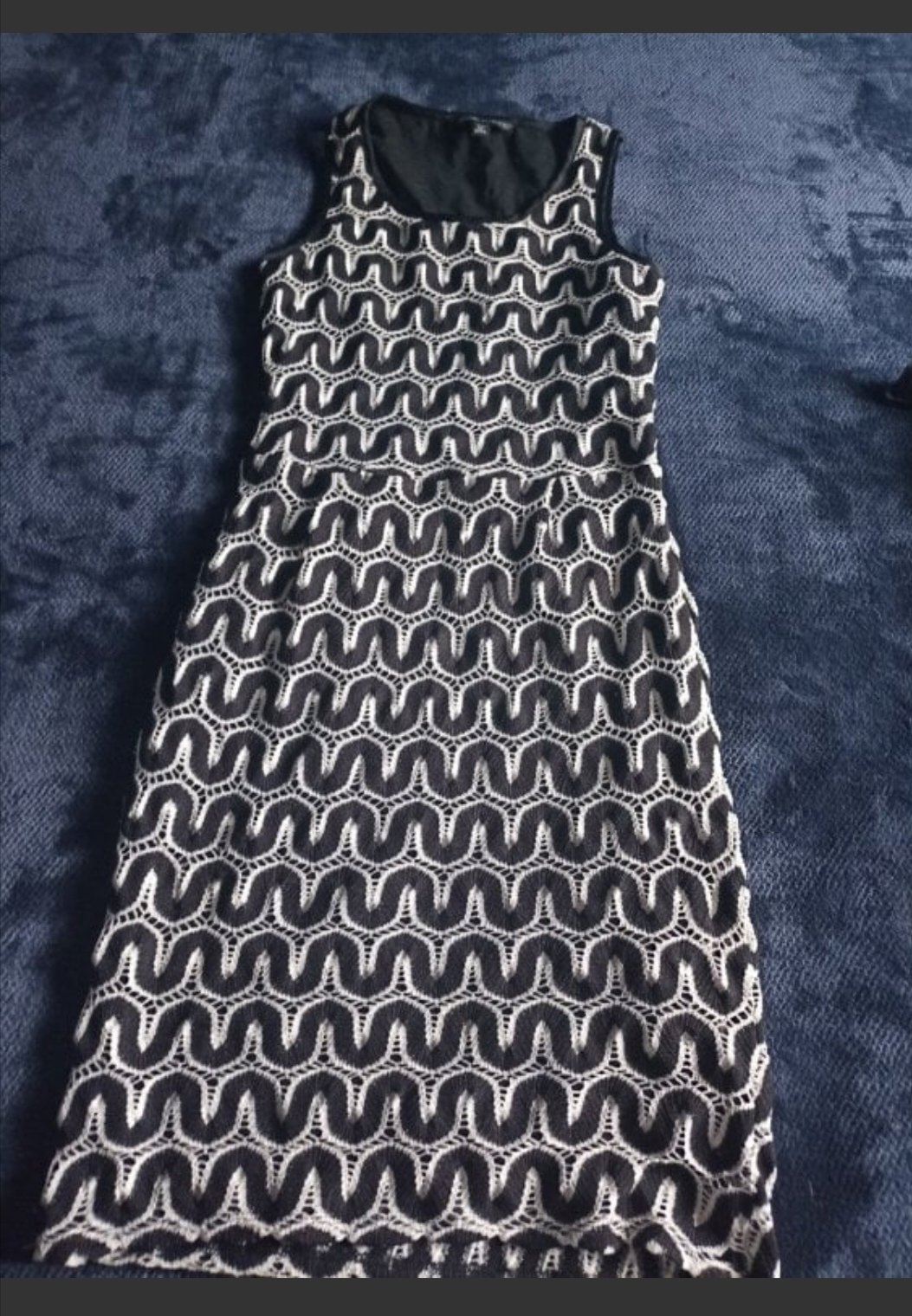 Vestido tipo encaje negro y blanco de Banana Republic