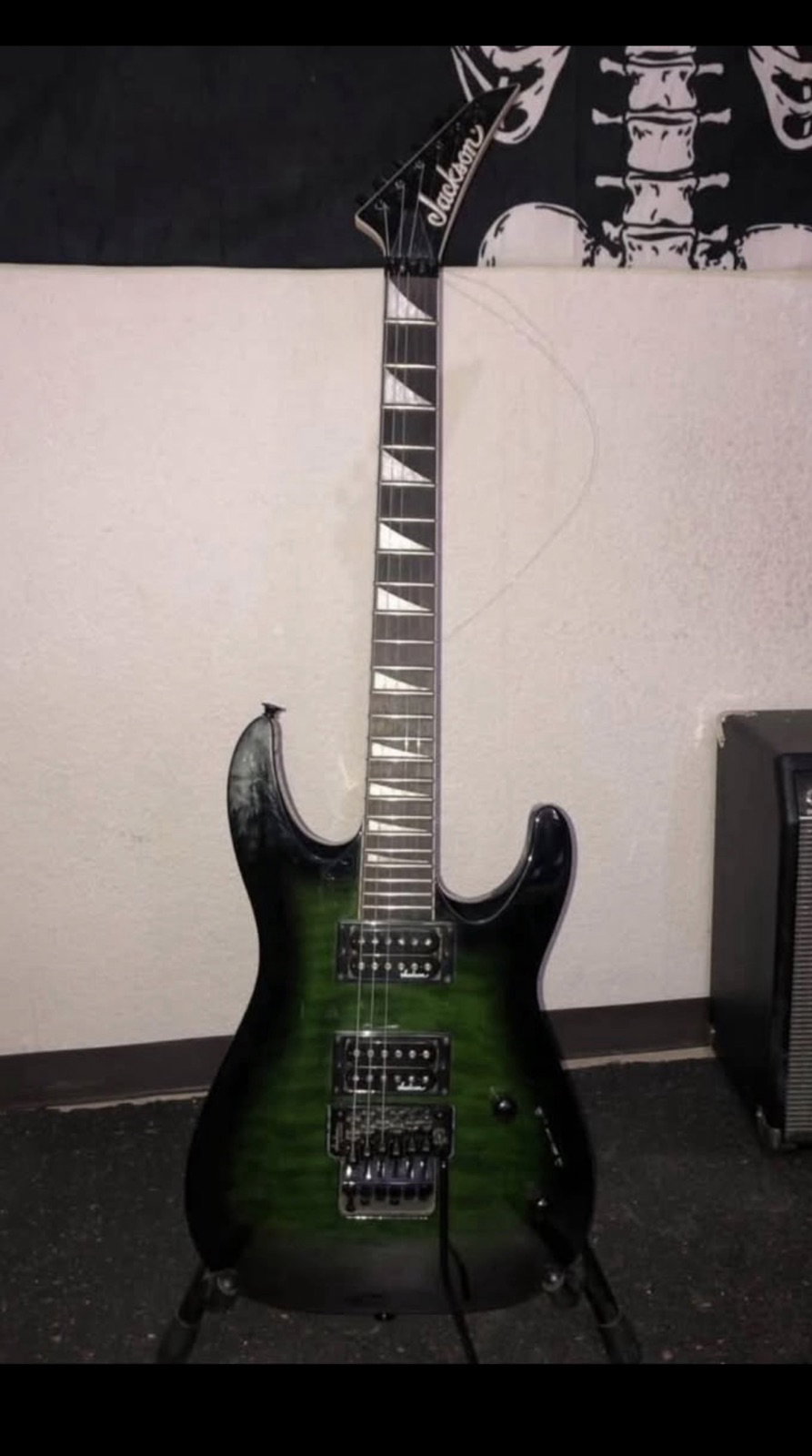 Guitarra eléctrica Jackson con acabado verde