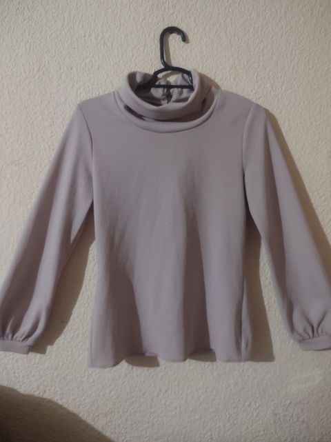 Blusa Elegante Rosada con Cuello de Tortuga