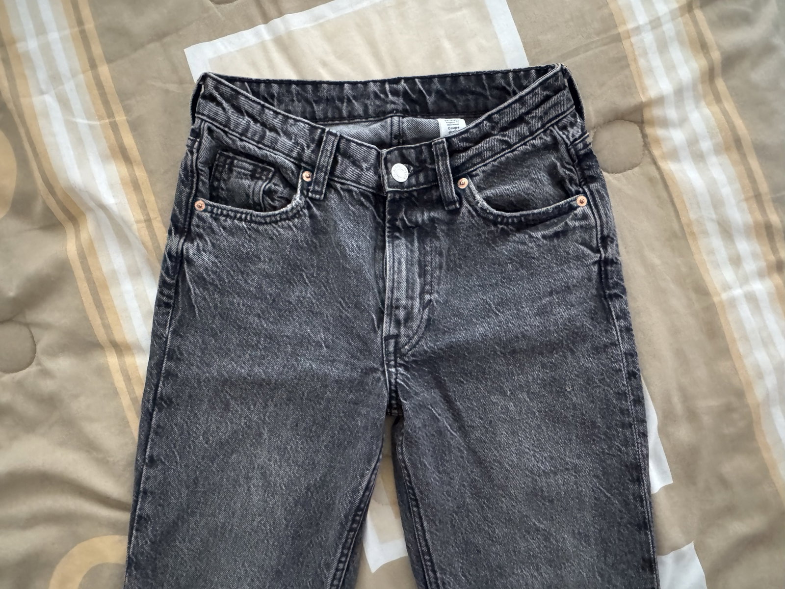 Jeans Straight Tiro Medio Negros Deslavados &DENIM