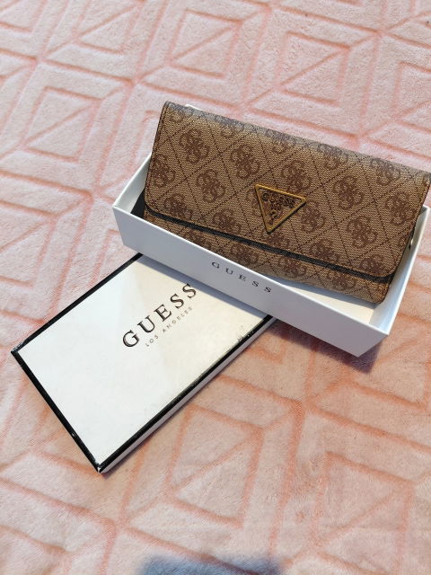 Cartera Guess Original Café con Estampado Monograma