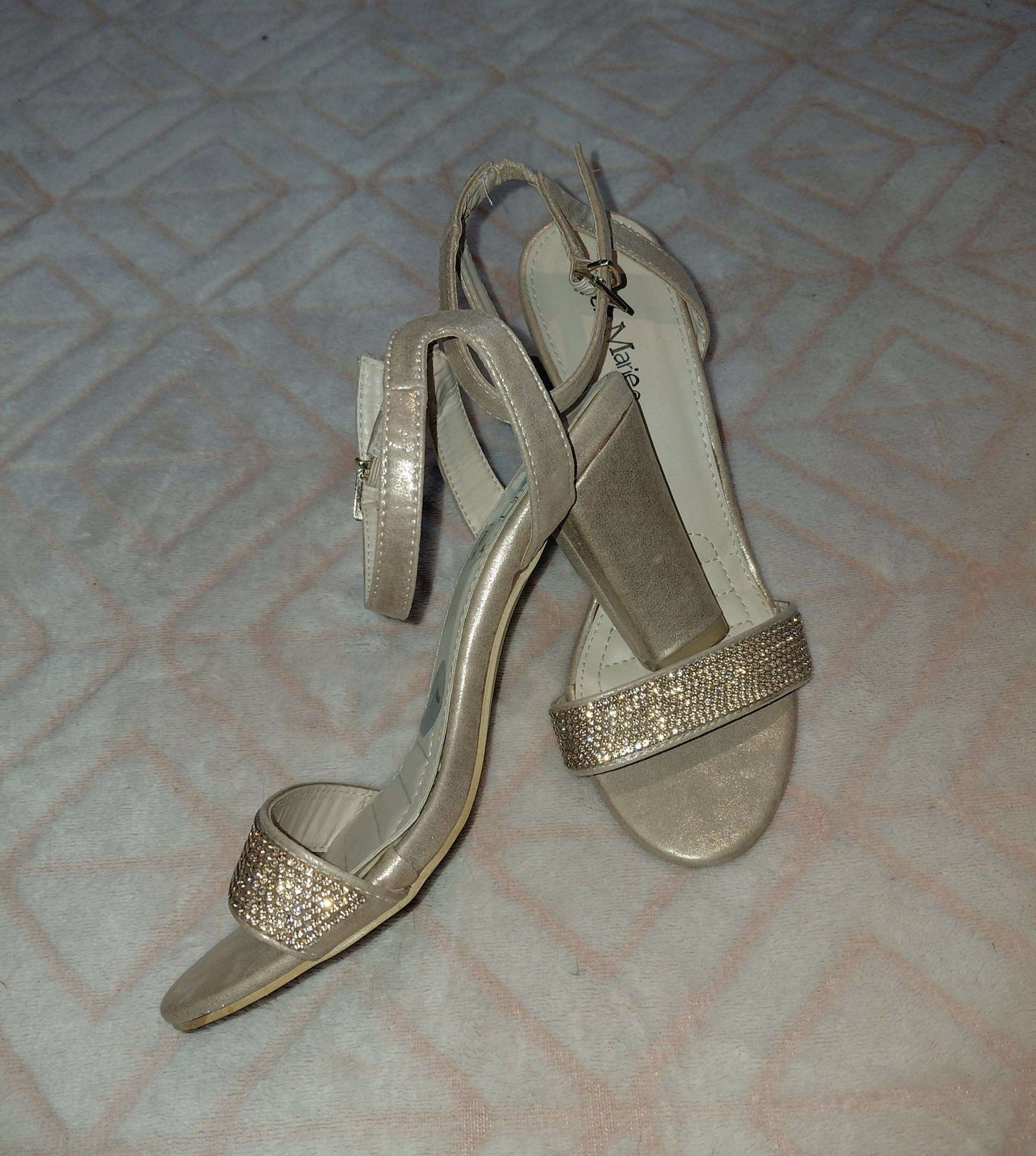Zapatillas de Tacón Robusto Rosa Gold con Cristales Brillantes - Talla 4 MX (7 US)