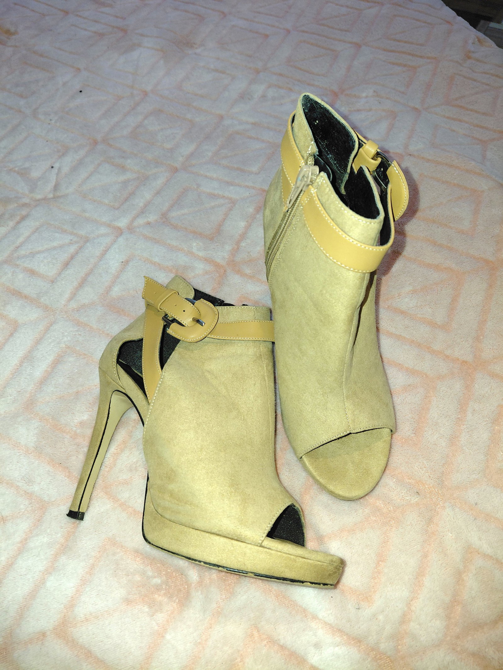 Botines Peep-Toe Camel, Talla 4 MX, Tacón Aguja 12 cm