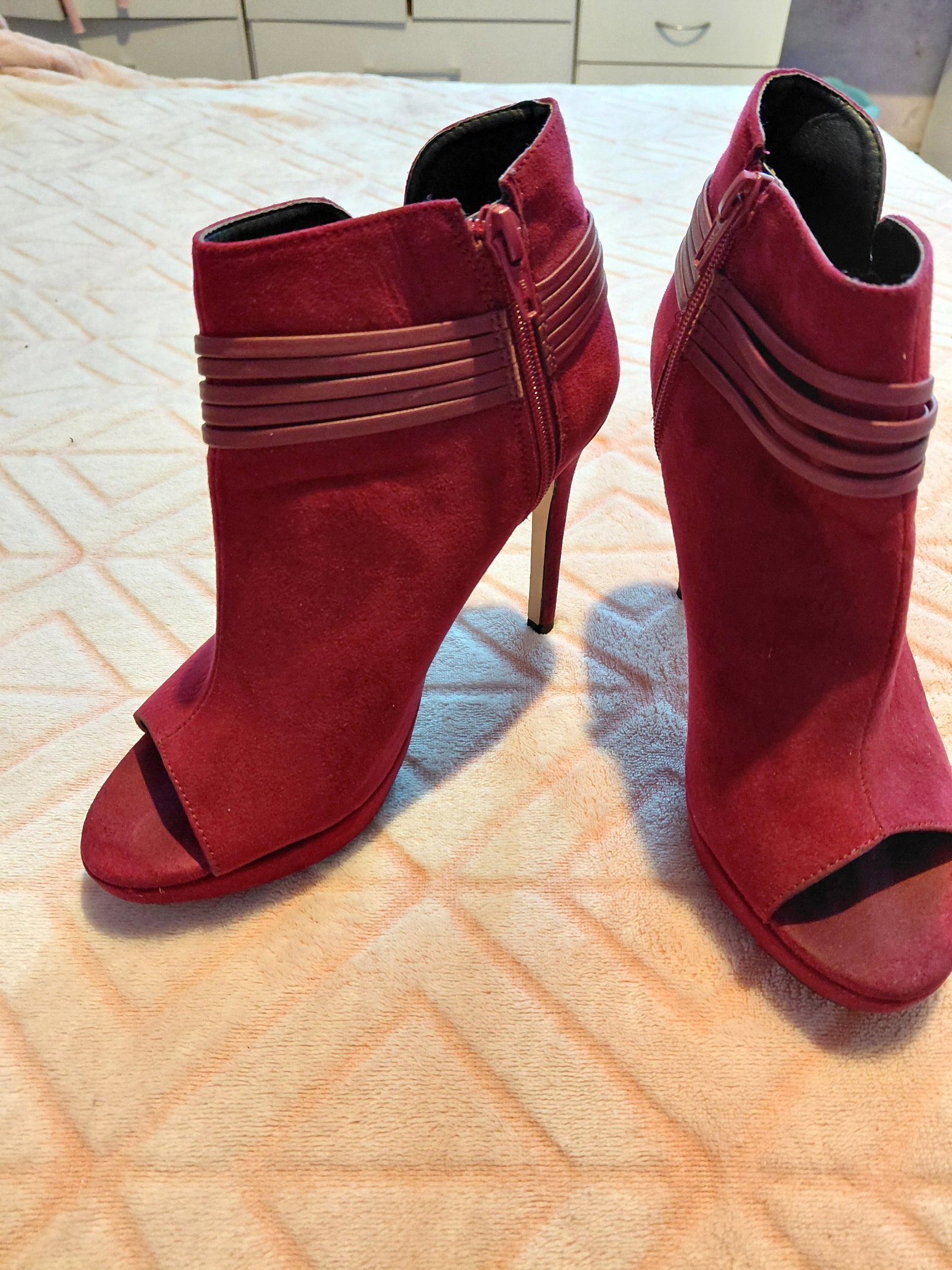 Botines Peep Toe Rojo Vino Tacón Aguja Stiletto Talla 4 MX