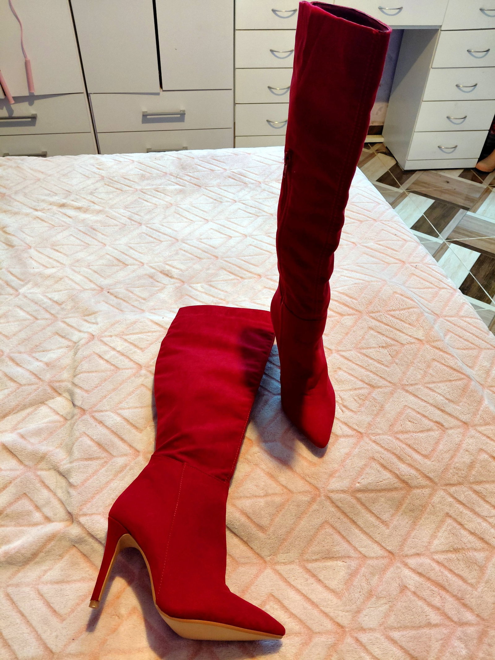 Botas Altas de Gamuza Rojo Intenso Talla 4 MX (7 US)