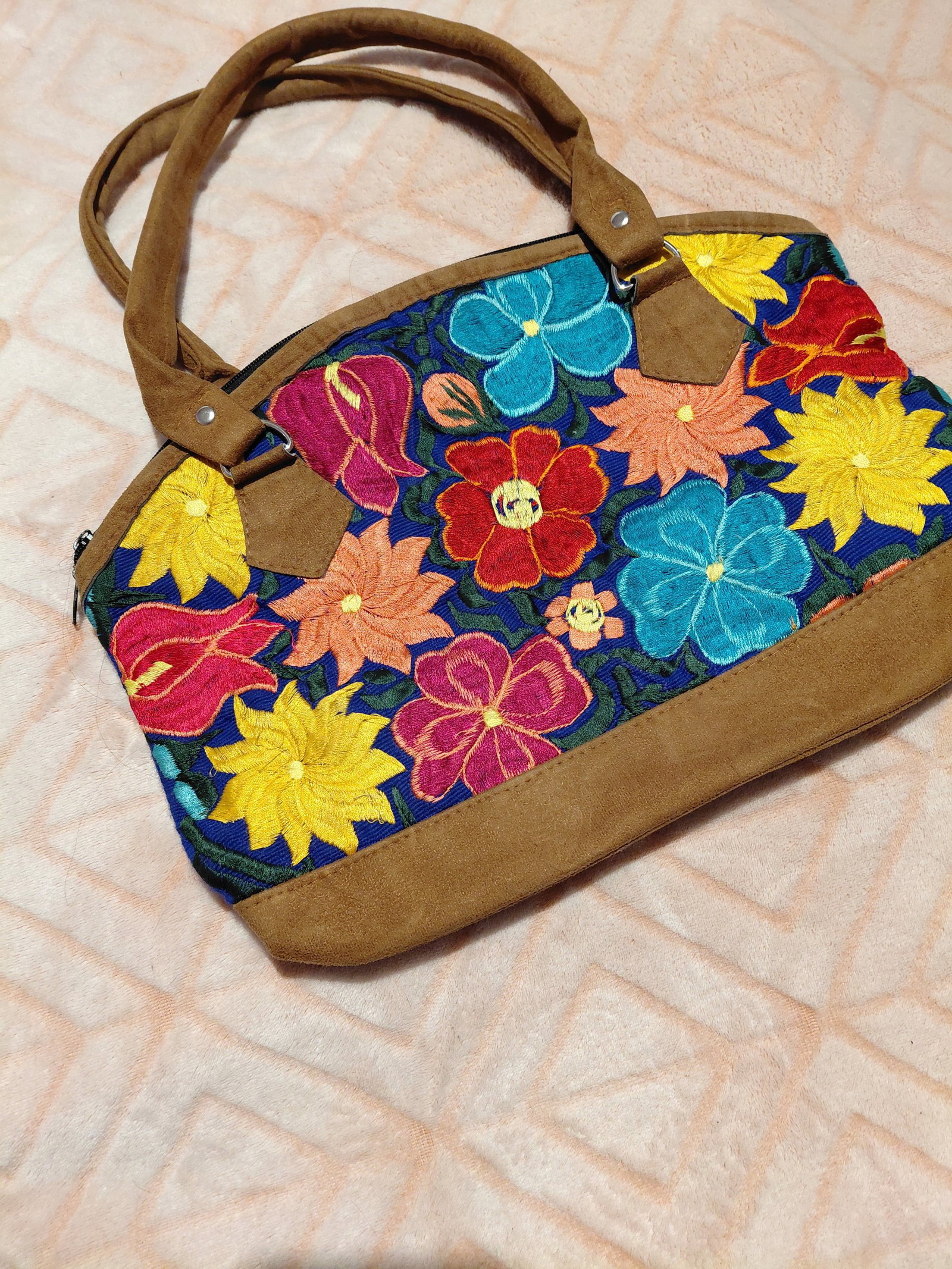 Bolso de Mano Artesanal Bordado Floral Multicolor - Estilo Boho Chic