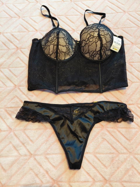 Conjunto de Lencería Negro: Corsé Bustier y Tanga con Encaje