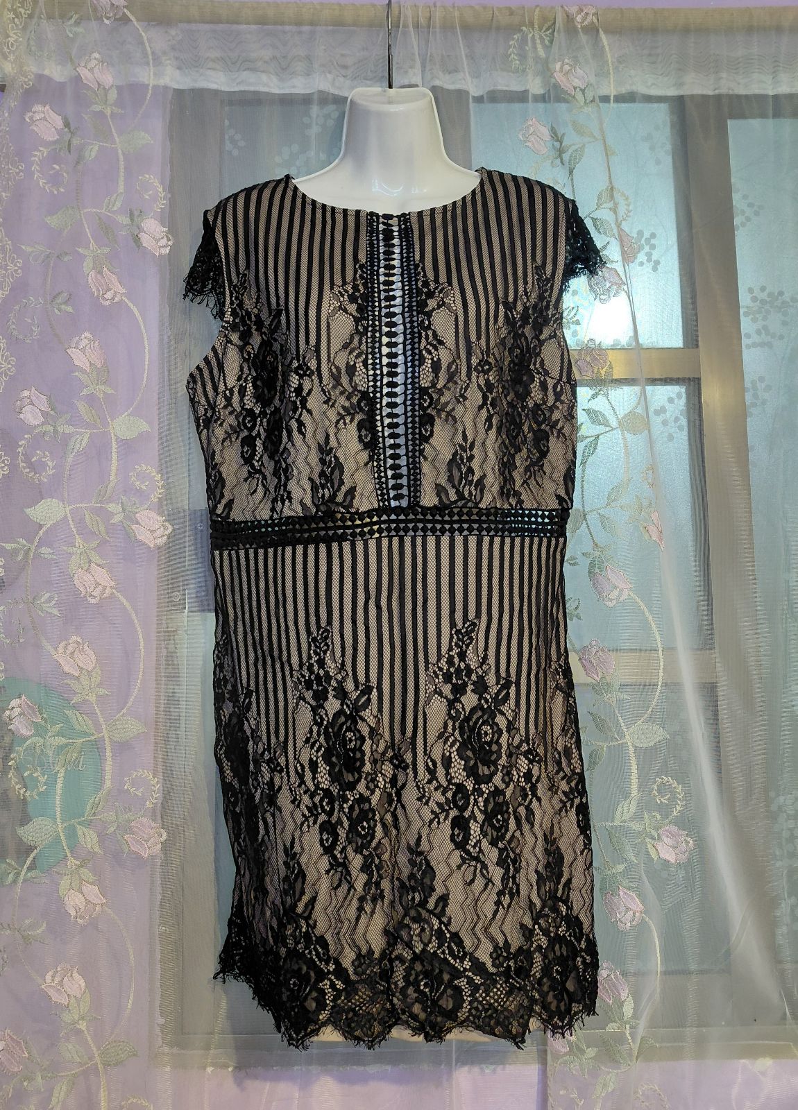 Vestido de Alta Gala con Malla de Encaje Talla XL