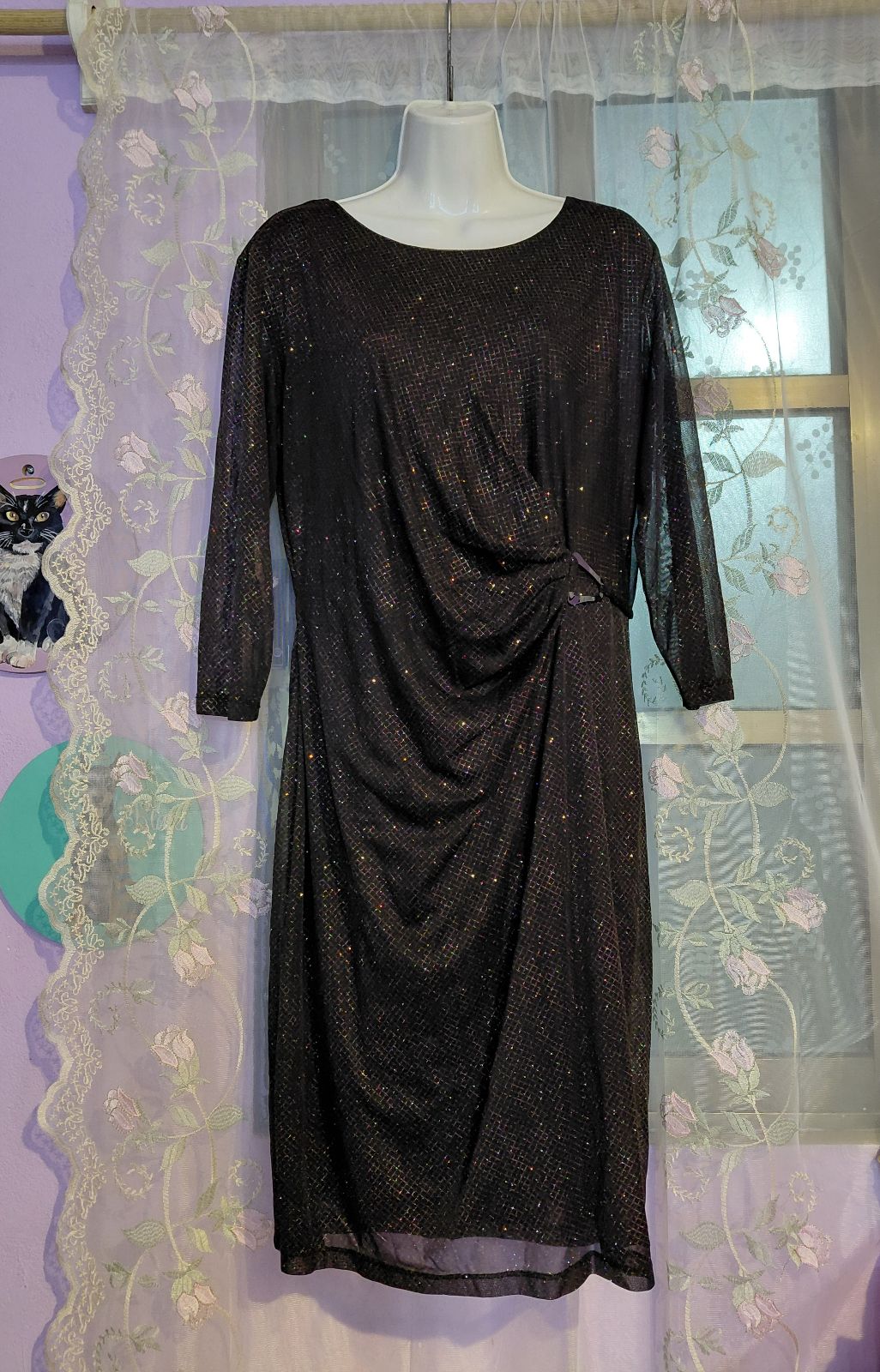 Vestido Elegante de Noche con Destellos y Drapeado